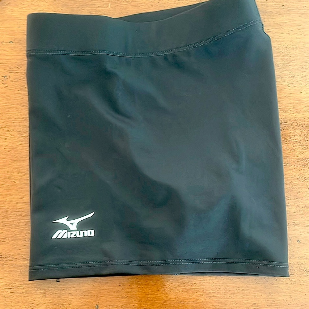 Mizuno Core Flat Front Vortex Hybrid 3.5" Volleyball Shorts